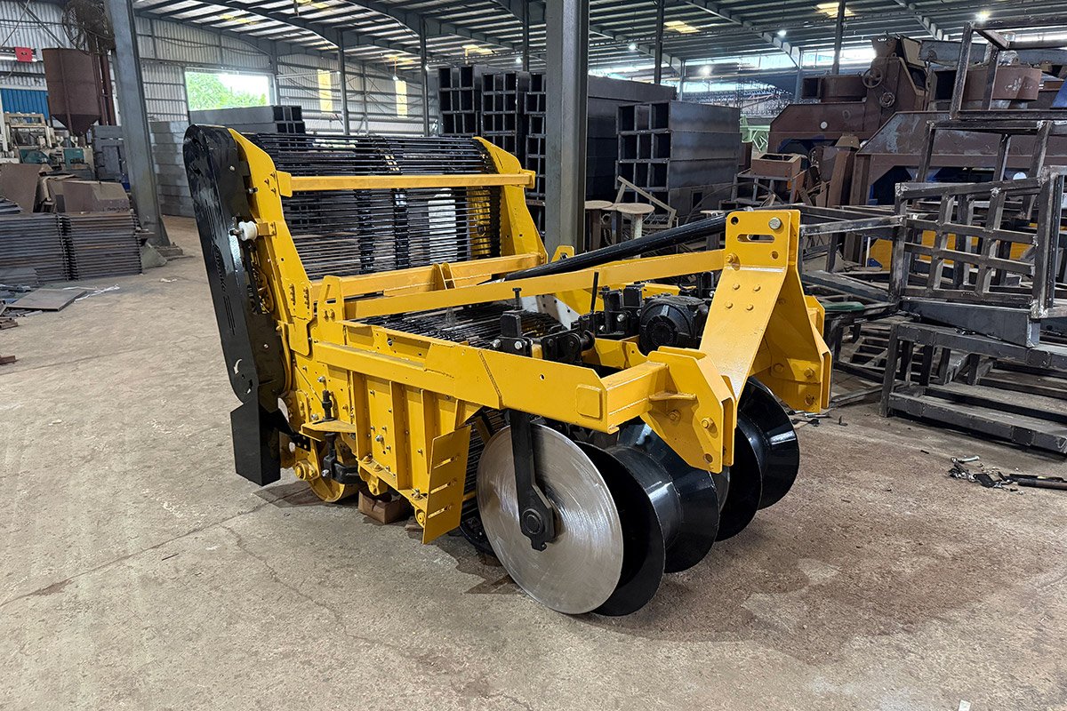 Potato Digger Double Jaal Manufacturer and Supplier in India - Bhaike Agriculture Works